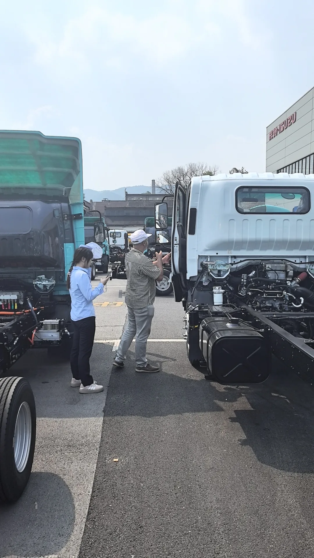 Algerian customer visiting CHINA ISUZU in China