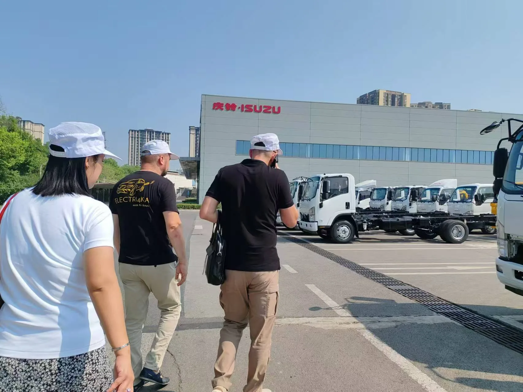 Ukraine customer visiting the CHINA ISUZU export team