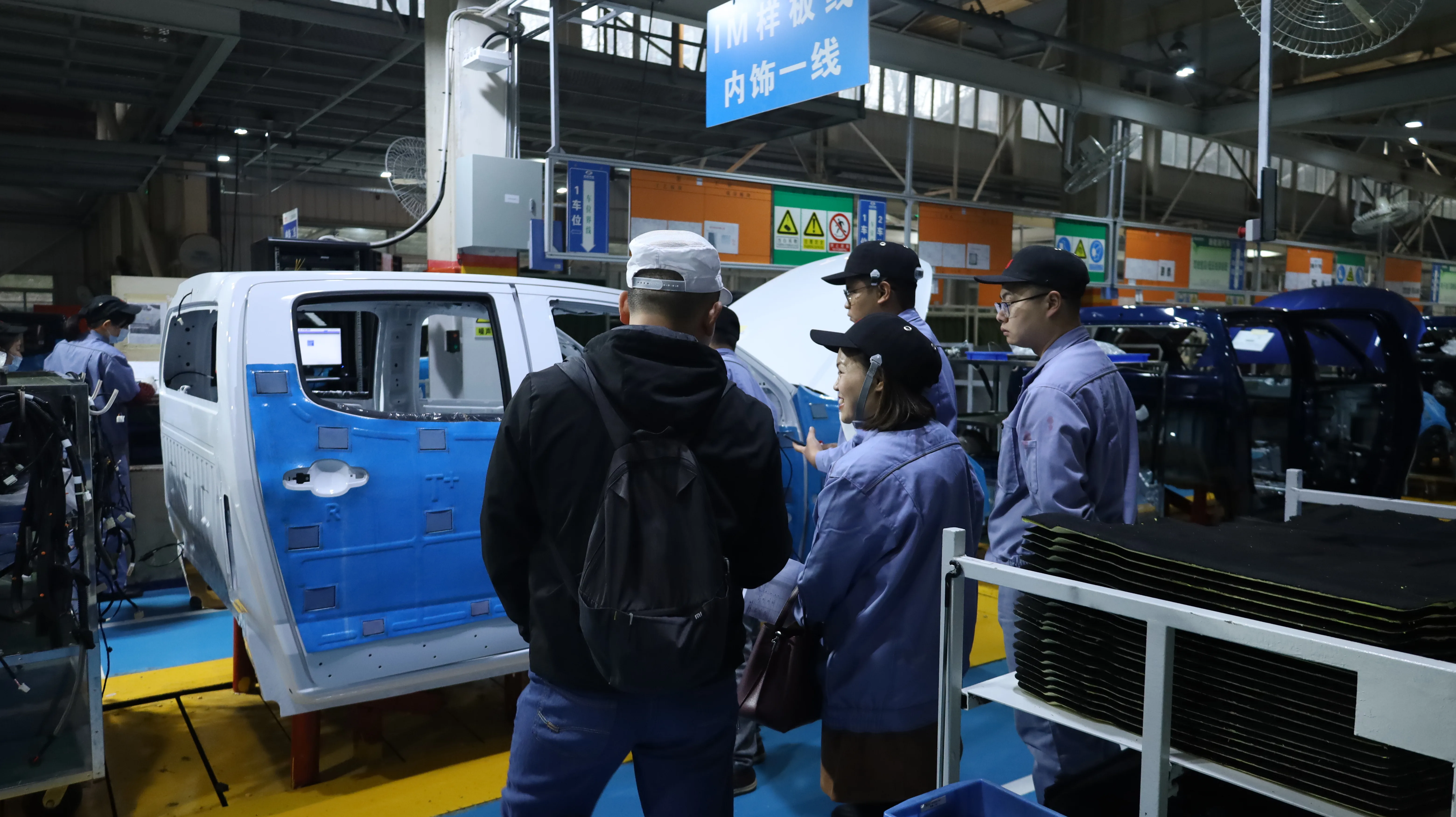 Vietnamese customer receiving CHINA ISUZU product training