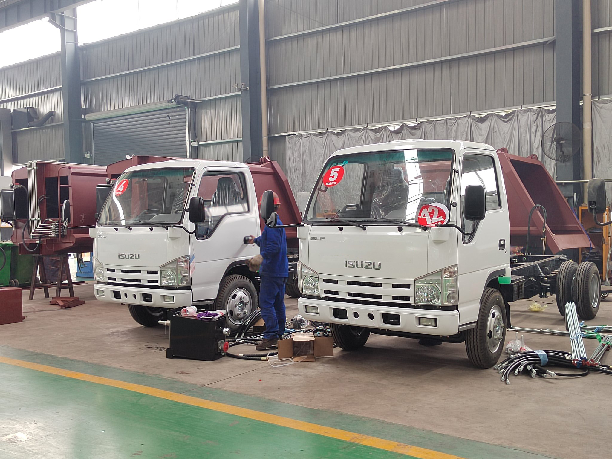 ISUZU garbage compactor truck and ISUZU dump truck exported to Iraq