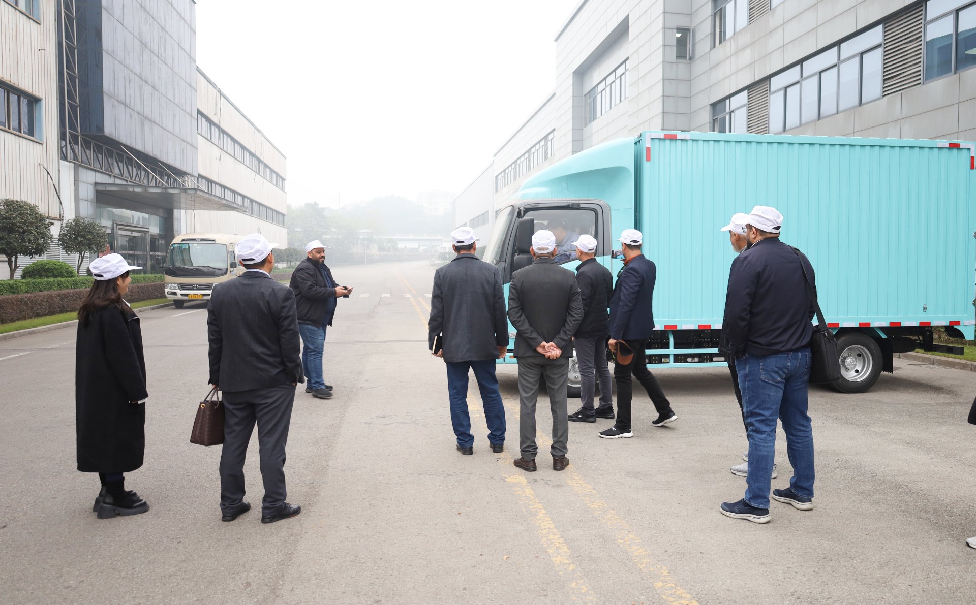 Iraqi customer visiting CHINA ISUZU for a commercial vehicle purchase discussion