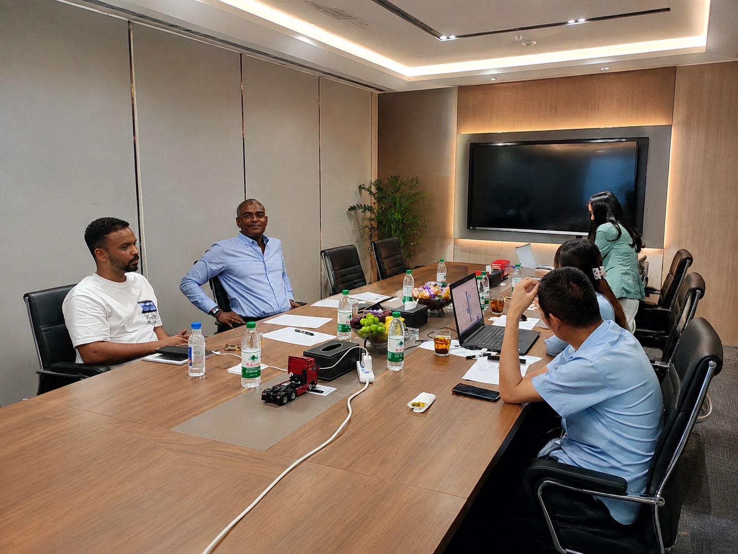 Djibouti customer meeting CHINA ISUZU representatives in China