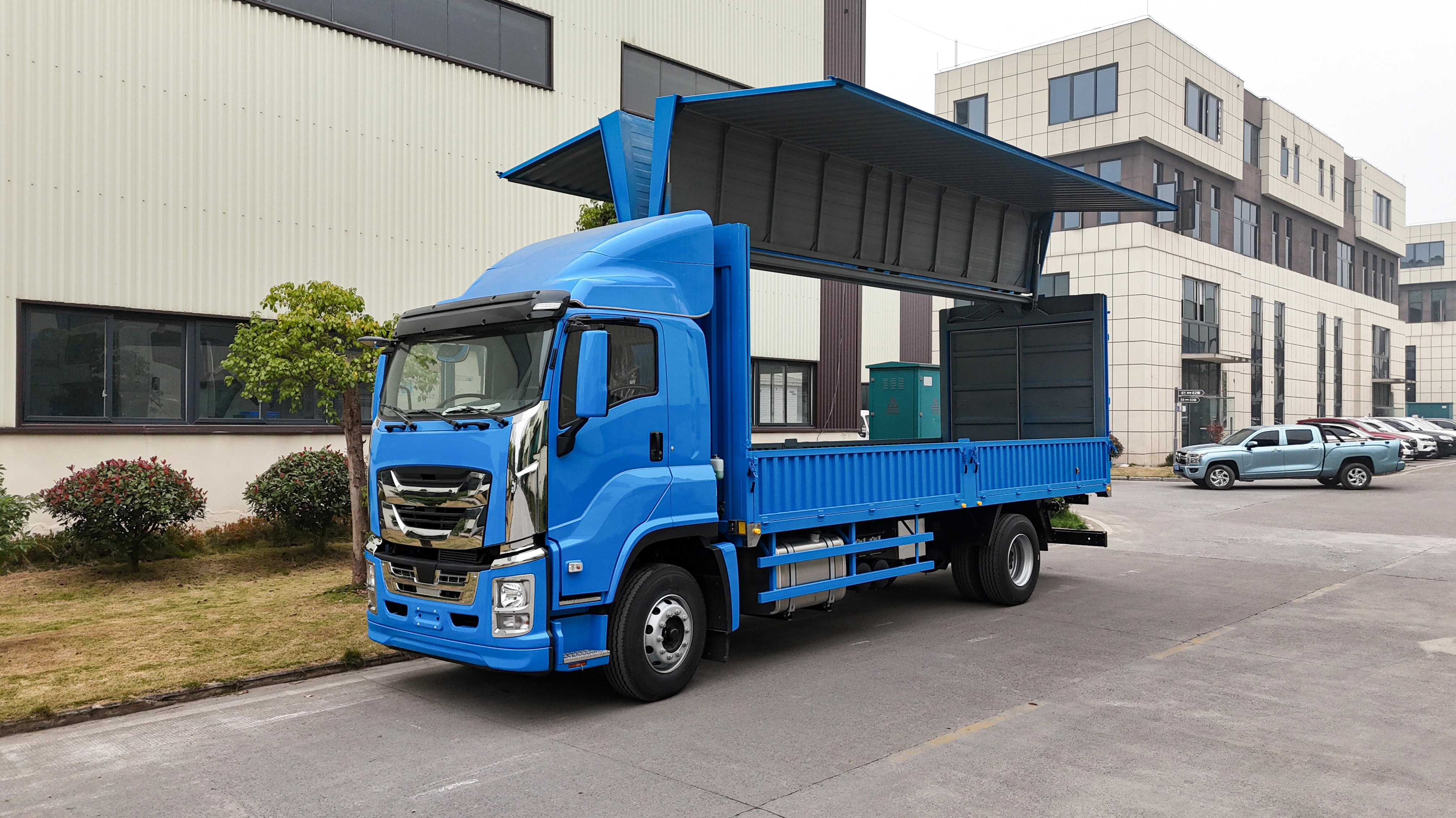 GIGA展翼车